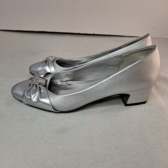 EASY STREET ALIVE 5 Heels Womens Sz 7M Silver Strap Eloise Almond Slip On Pump - Picture 2 of 11